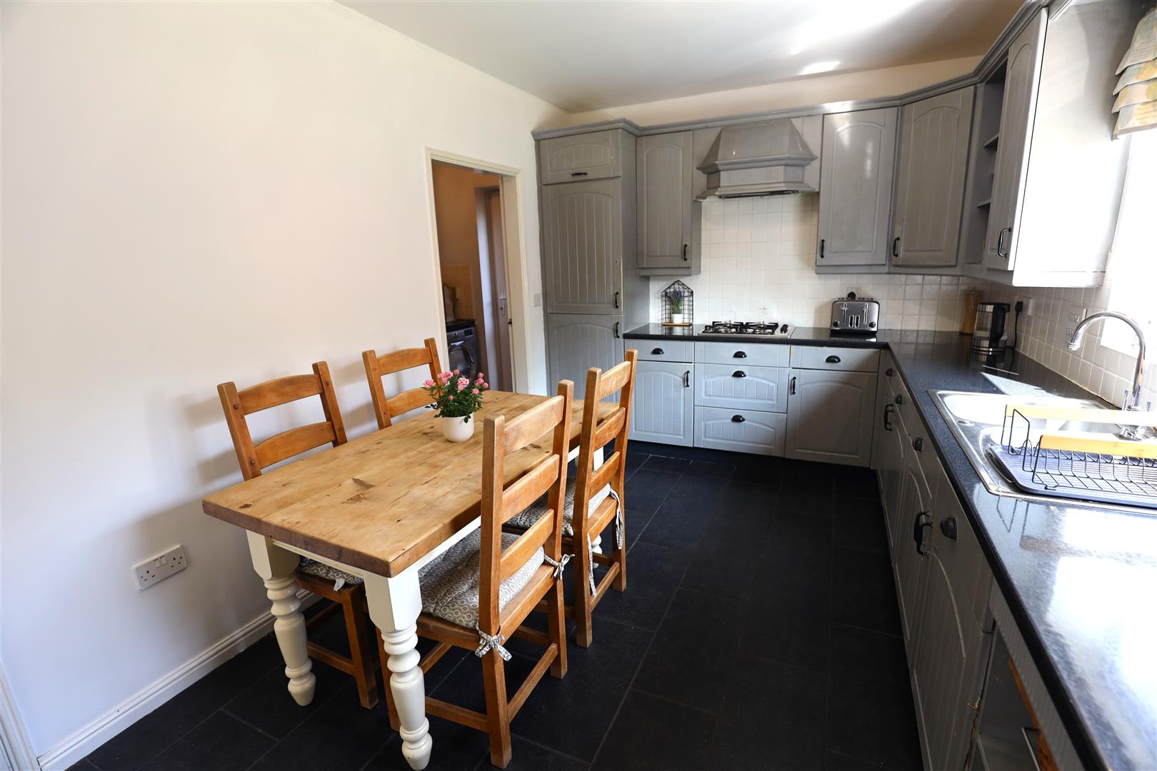 9 Clos Brenin, Brynsadler, CF72 9GA